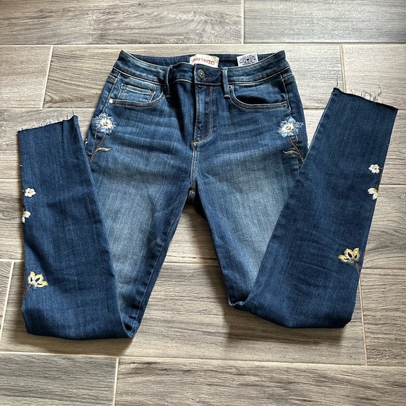 DRIFTWOOD Denim - DRIFTWOOD Blue Skinny Jeans with Elegant Detailing